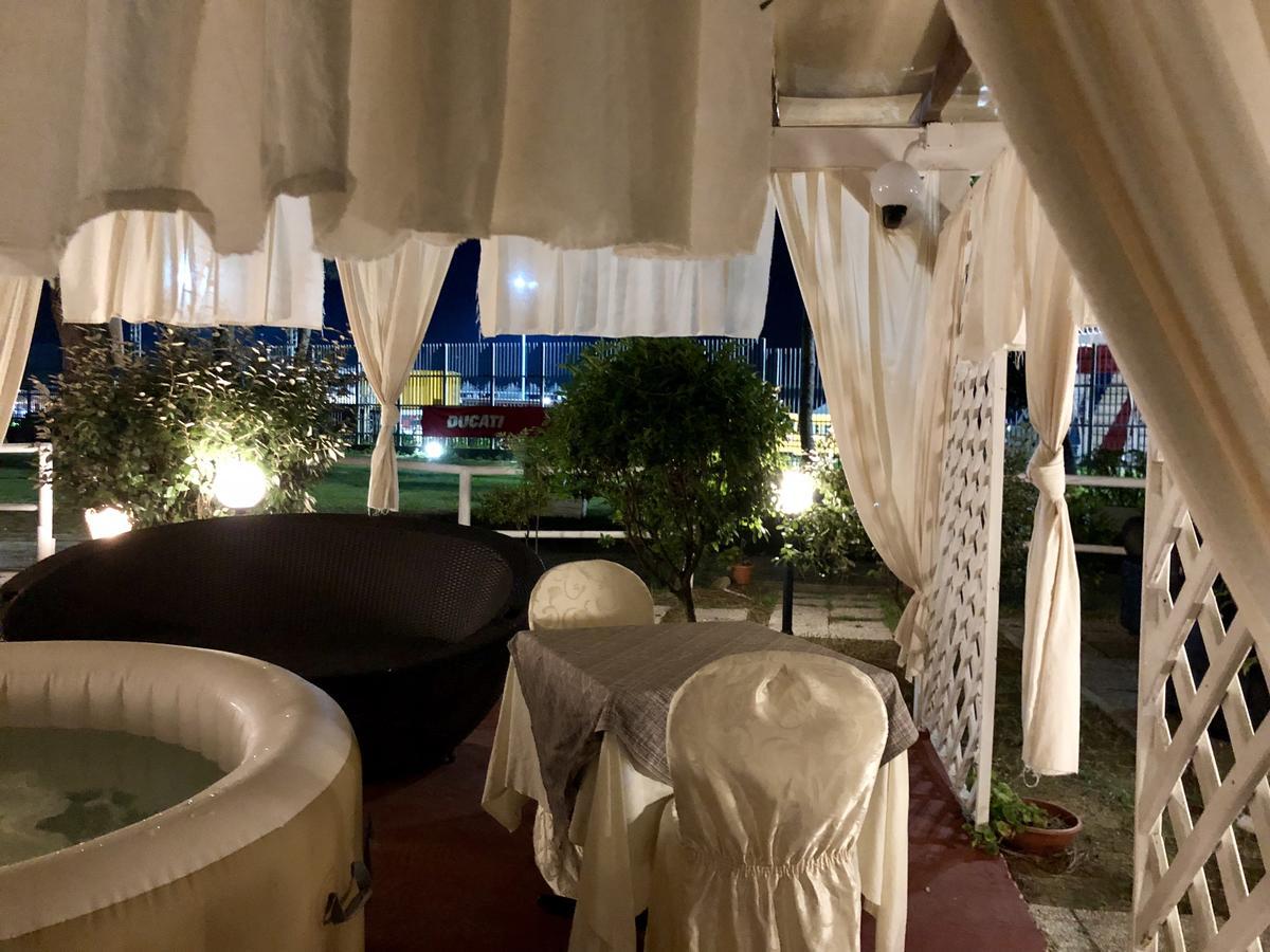 Locanda San Biagio ミザーノ・アドリアーティコ エクステリア 写真